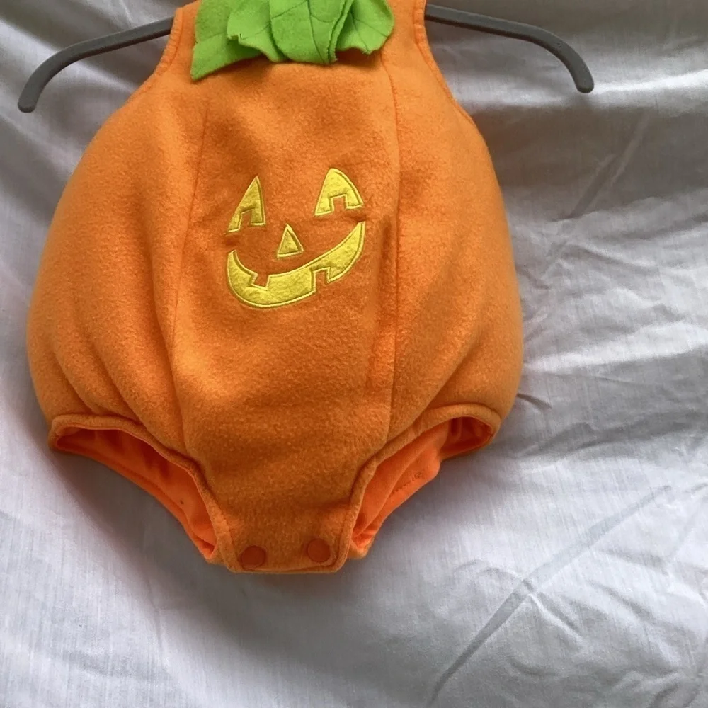 Dress Up America jack-o-lantern costume, size 6-12 months